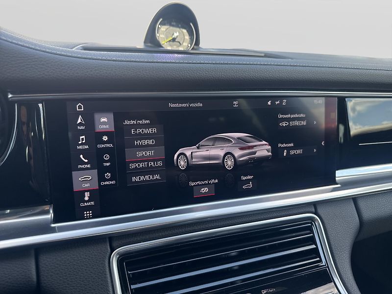 Porsche Panamera (2019) 4 E-hybrid - fotka 19 z 23