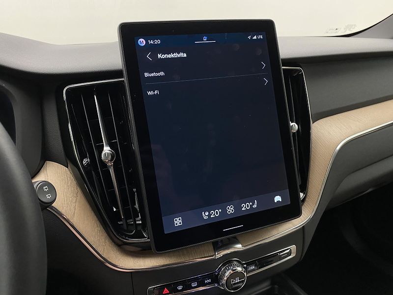Volvo XC60 T8 AWD RECHARGE PLUS DARK CZ - fotka 61 z 66
