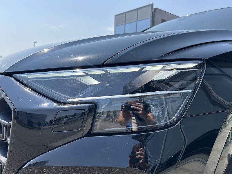 Audi Q8 50 TDI quattro ZÁRUKA - fotka 9 z 35