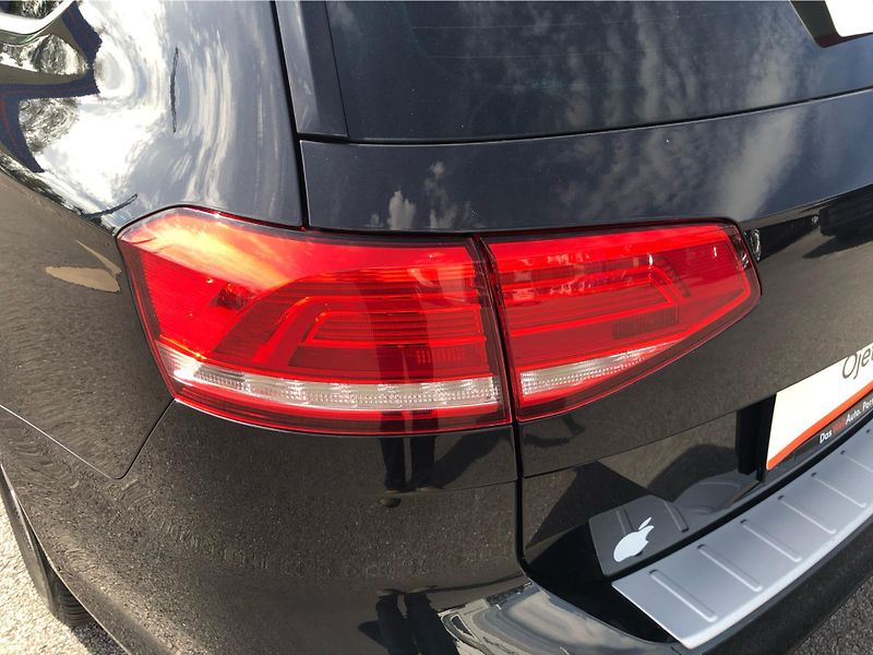 Volkswagen Passat 2.0 TDI DSG - fotka 25 z 29