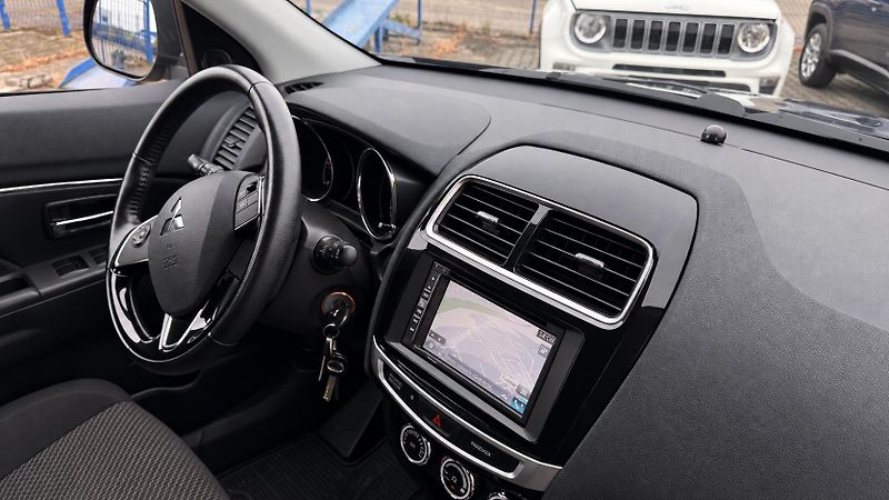 Mitsubishi ASX (2016) 1.6Di-D, ČR,4X4 - fotka 8 z 56