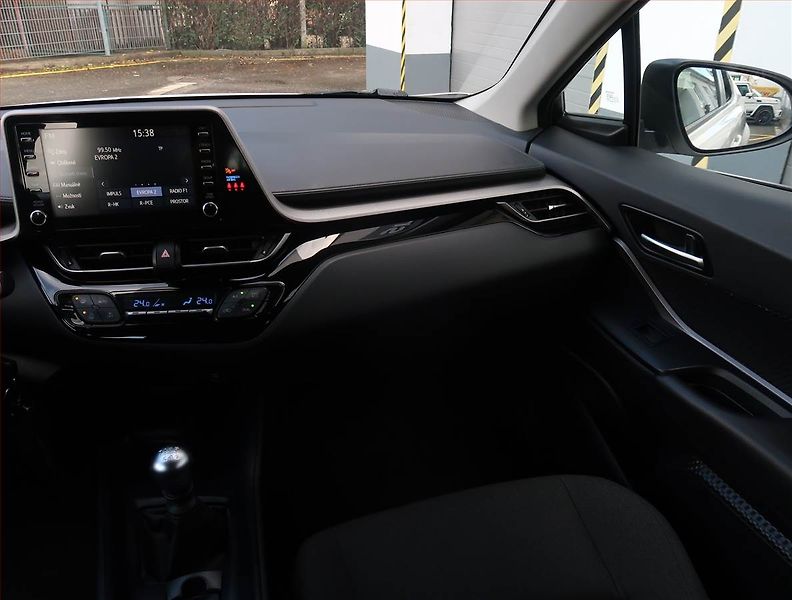 Toyota C-HR (2021) 1.2 Turbo, Serv.kniha - fotka 8 z 20