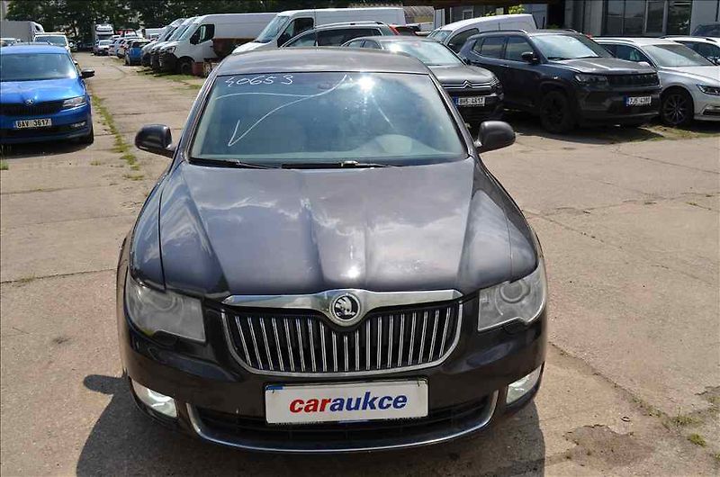 Škoda Superb (2009) II. 2,0 TDI SG - fotka 2 z 35