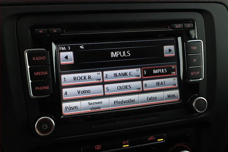 Volkswagen Jetta (2012) 1.2 TSI, Serv.kniha - fotka 8 z 13
