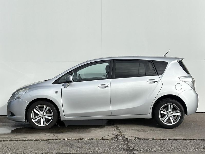 Toyota Verso 2.2 D-4D 110kW AT 7 míst - fotka 8 z 20