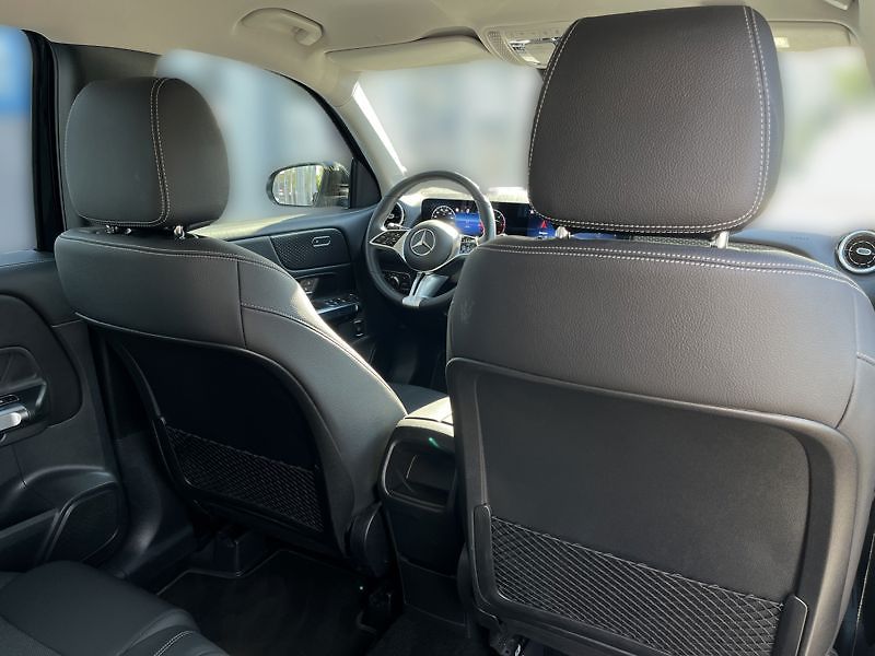 Mercedes-Benz GLB 200 d 4MATIC - fotka 17 z 18