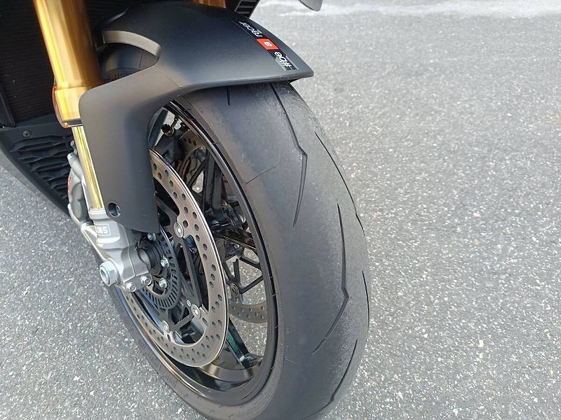 Aprilia Tuono V4 1100 Factory (2026) Shakedown Indigo (sleva 50.0 - fotka 24 z 24