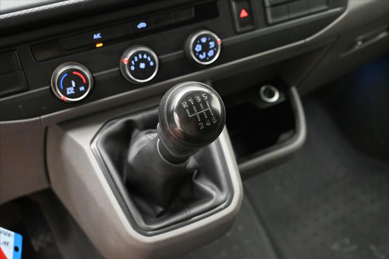 Volkswagen Transporter 2,0 TDI 110 kW AC Manuál Navi - fotka 22 z 29