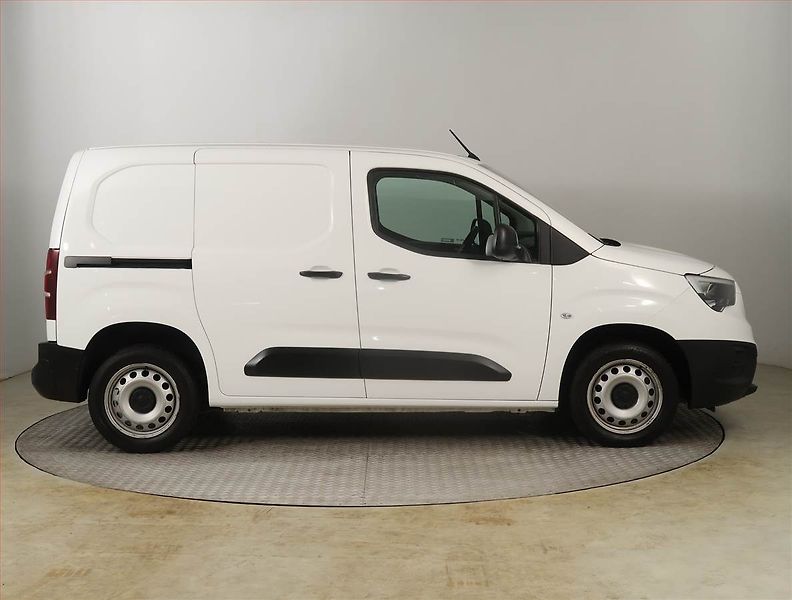 Opel Combo (2022) 1.5 CDTI, 3Místa, ČR, DPH - fotka 6 z 18