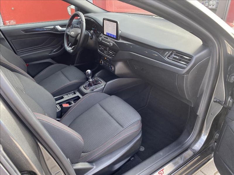 Ford Focus 1,5 TDCi  ST-line / záruka - fotka 19 z 42