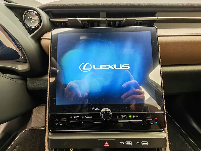Lexus LBX 1.5 Hybrid Elegant TECH - fotka 34 z 41