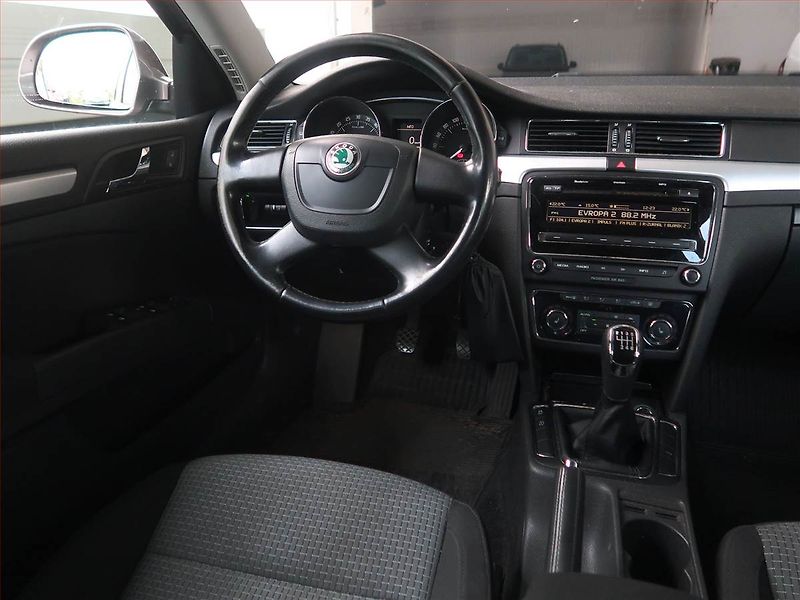 Škoda Superb (2010) 2.0 TDI, Xenony, Tempomat - fotka 7 z 14