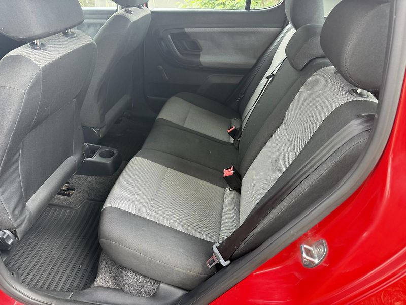 Škoda Fabia 1,2HTP Klimatizace - fotka 14 z 19