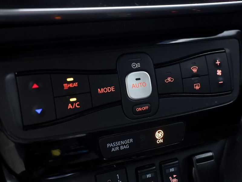 Nissan Leaf 110kW N-Connecta 40kWh - fotka 22 z 32