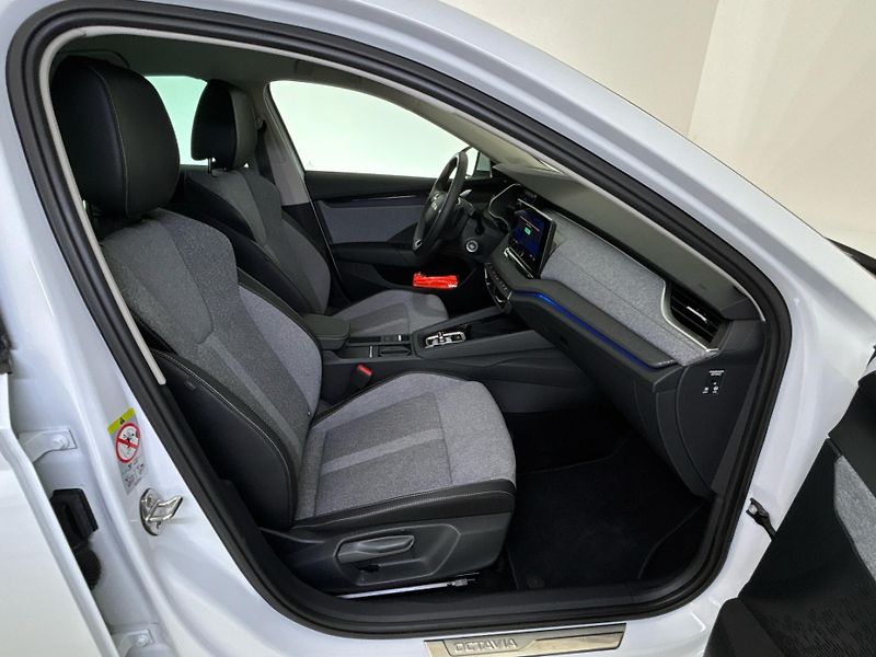 Škoda Octavia Top Selection DSG - fotka 9 z 30