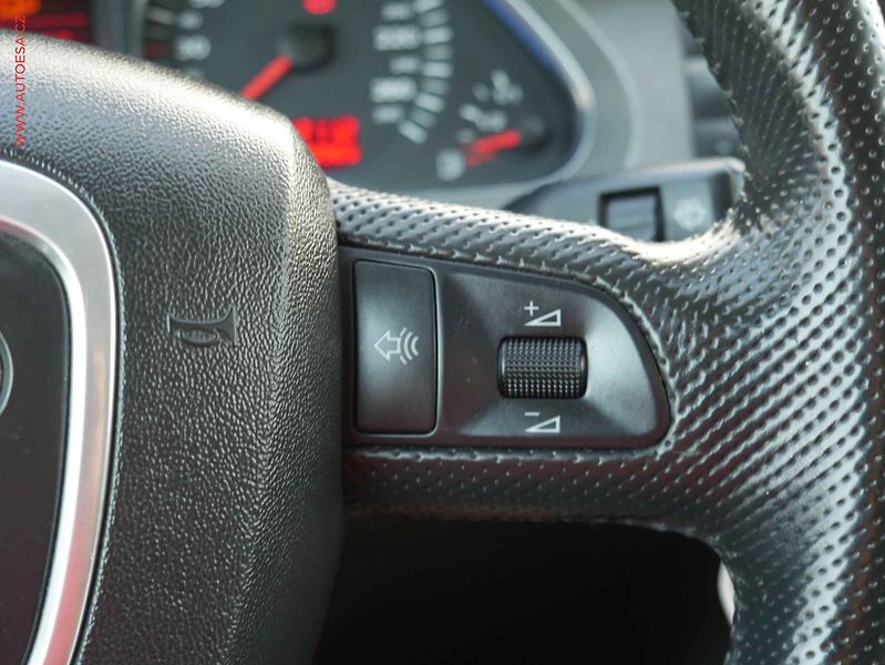 Audi A6 (2004) 3.0 TDi Quattro, AT, navi - fotka 16 z 21