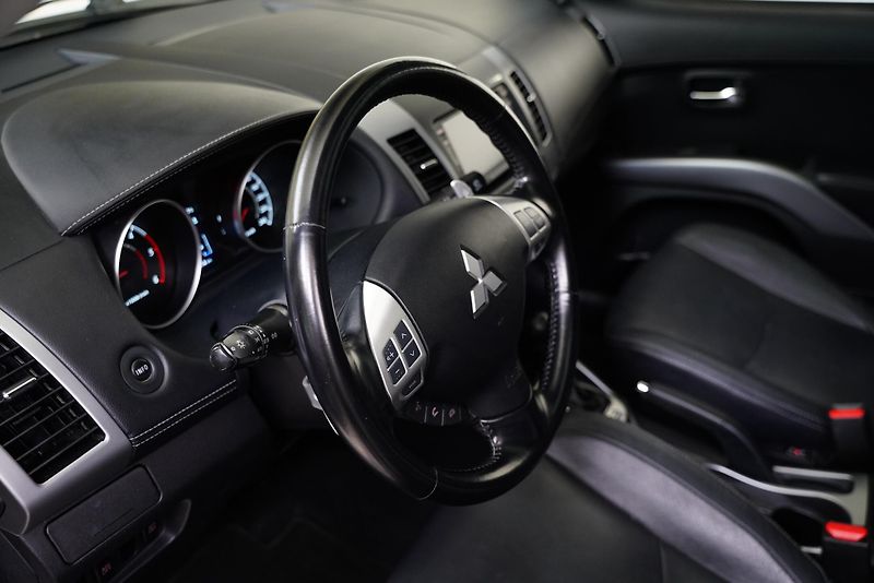 Mitsubishi Outlander - fotka 13 z 22