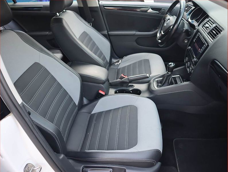 Volkswagen Jetta (2017) 1.4 TSI, Serv.kniha, Tempomat - fotka 9 z 18