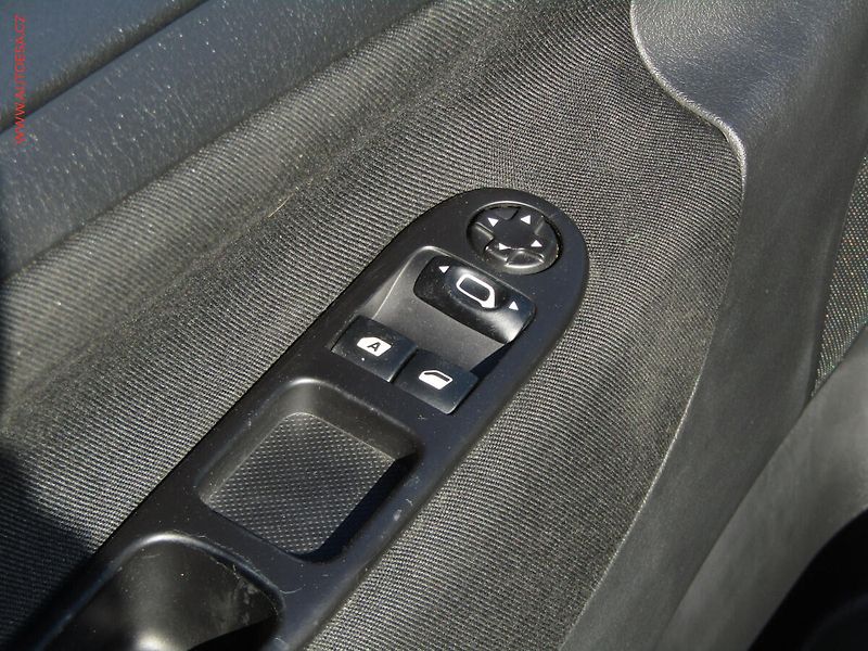 Peugeot 207 (2010) 1.4 i, ČR, AC, el. výbava - fotka 10 z 14