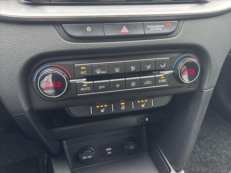 Kia Ceed 1,5 TGDi TOP ZÁRUKA CARPLAY - fotka 27 z 42