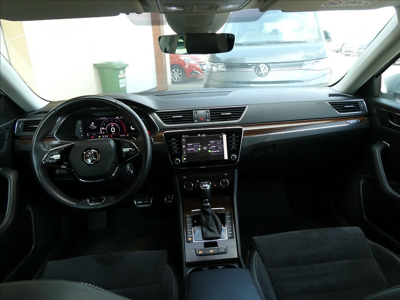Škoda Superb 2,0 TDi 147kW SCOUT,DSG,4x4,DP - fotka 28 z 49