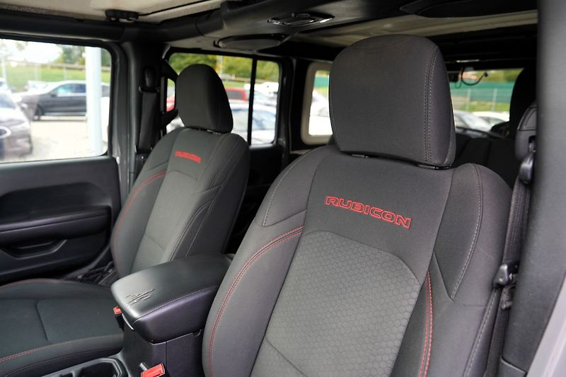 Jeep Wrangler 3.6i V6/Rubicon/4x4/AT - fotka 24 z 53