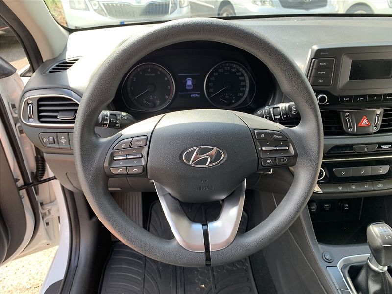 Hyundai i30 1,5 i,ČR,SERVISKA,1.MAJ - fotka 10 z 20