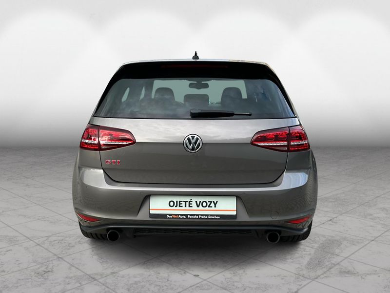 Volkswagen Golf Perfomace 2.0TSI 169 KW - fotka 5 z 25