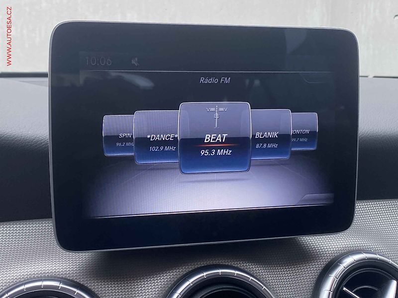 Mercedes-Benz CLA (2018) 1.6 CLA180, AT, LED, panor - fotka 17 z 20