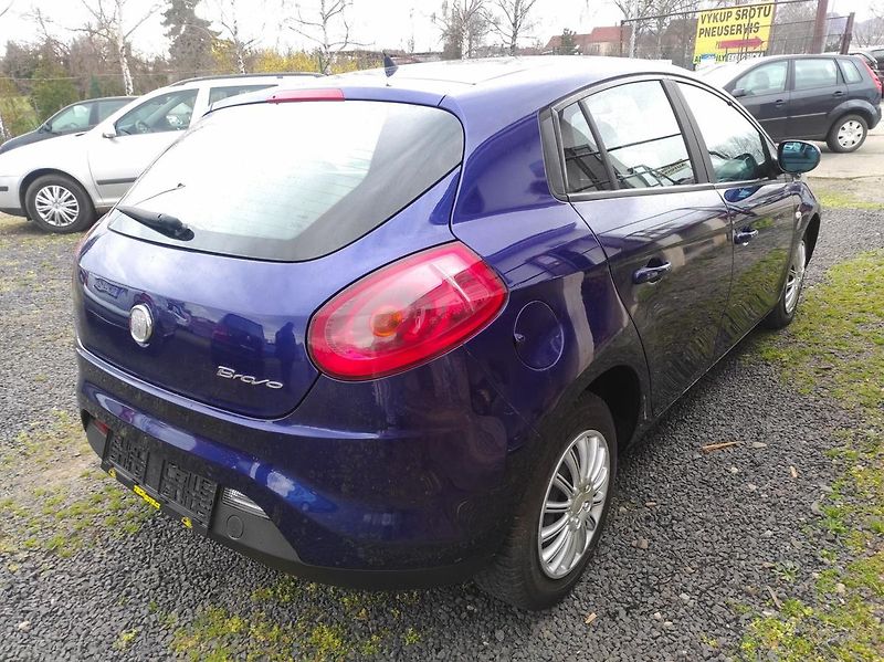 Fiat Bravo 1.9 JTD 8V Dynamic - fotka 5 z 22