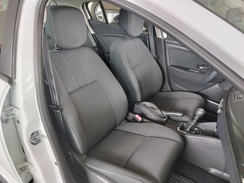 Renault Mégane (2015) 1,6i 81KW klima najeto 99000 - fotka 13 z 29