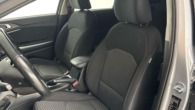 Kia Ceed 1.5 T-GDI Top - fotka 15 z 25