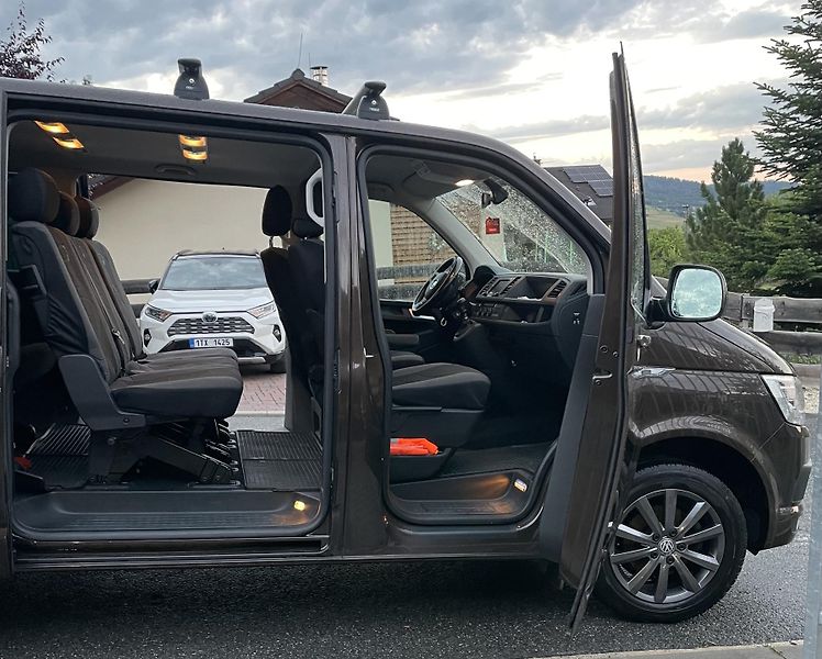 Volkswagen Caravelle (2019) výletní vůz, mazlík :-) - fotka 17 z 17