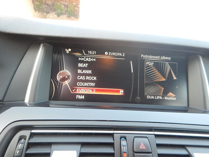 BMW Řada 5 520d XDRIVE, ČR, SERVISKA - fotka 25 z 32