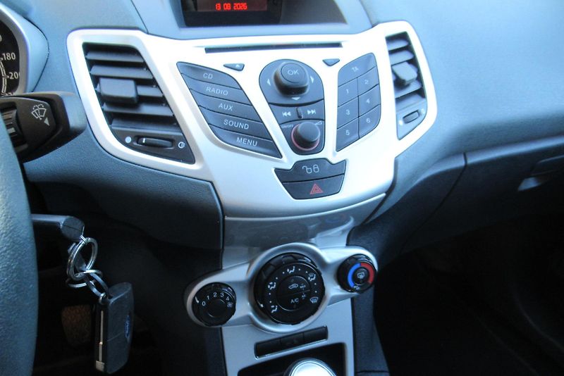 Ford Fiesta 1.2i KLIMA  SADA ALU KOL - fotka 13 z 20