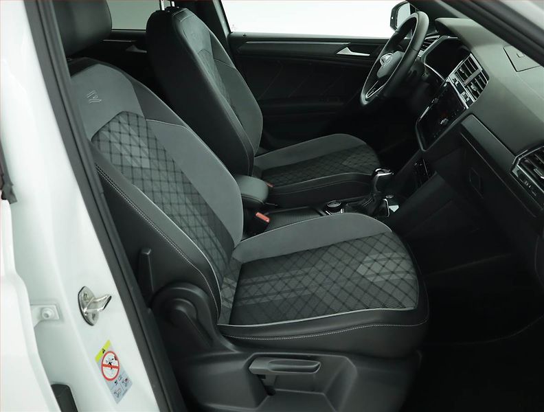 Volkswagen Tiguan Allspace (2022) R-Line 2.0 TSI - fotka 9 z 18