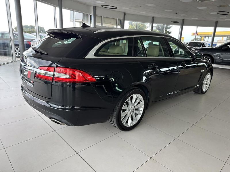 Jaguar XF 2,2d 147kW*AUT*Navi*Kamera - fotka 5 z 34