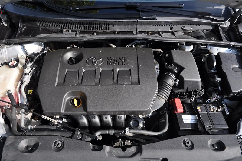 Toyota Avensis 2.0i 112kW KOMBI A/T Panorama - fotka 9 z 20