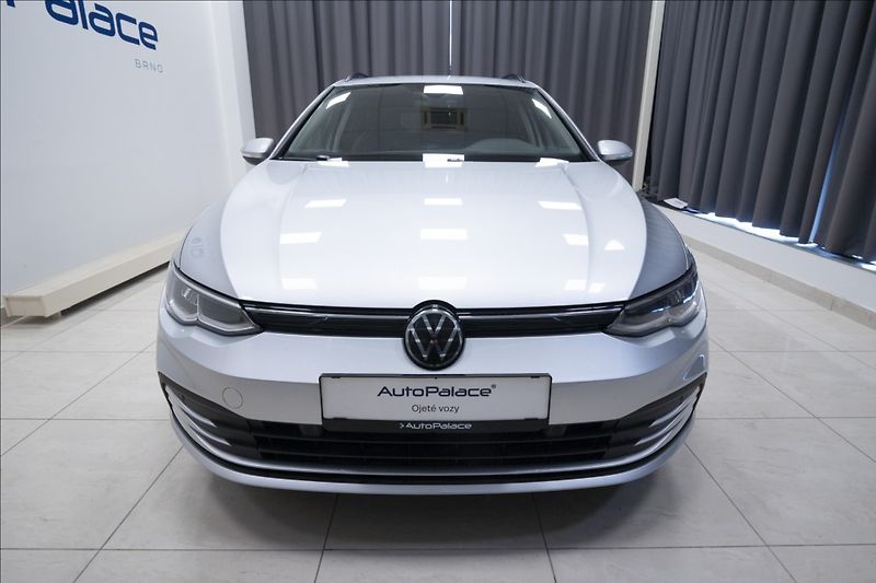 Volkswagen Golf 1,5 eTSI DSG KAMERA VÝHŘEV ČR - fotka 2 z 45