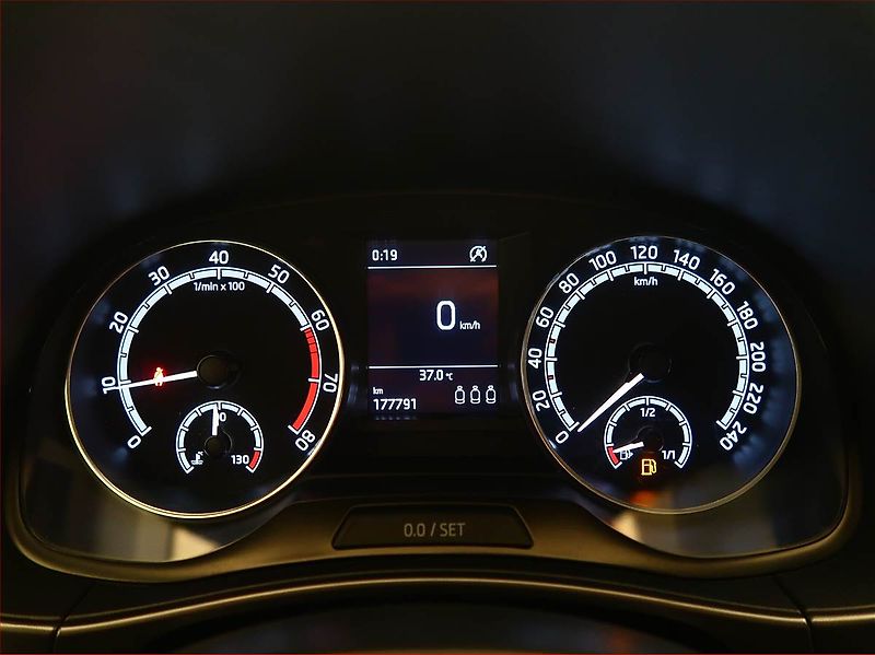 Škoda Fabia (2021) Style 1.0 TSI, Tempomat - fotka 11 z 16