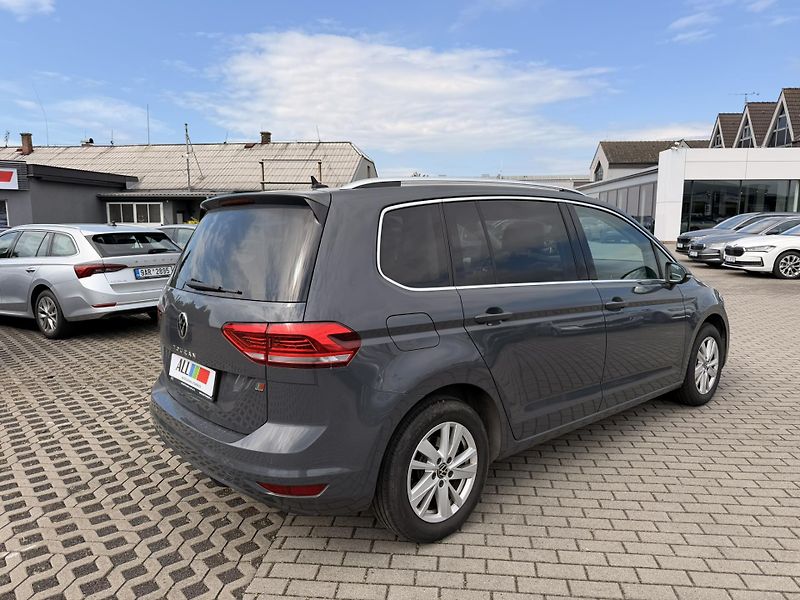 Volkswagen Touran 2,0 TDI DSG 110 kW, Highline - fotka 4 z 15