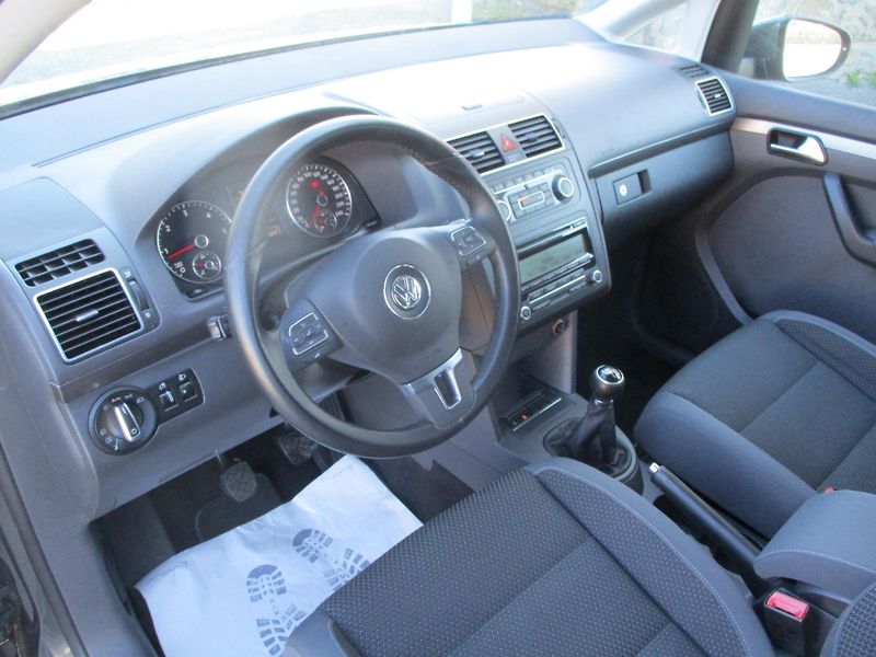 Volkswagen Touran 1,6 TDi CL BlueMotion*TAŽ.ZAŘ. - fotka 13 z 46