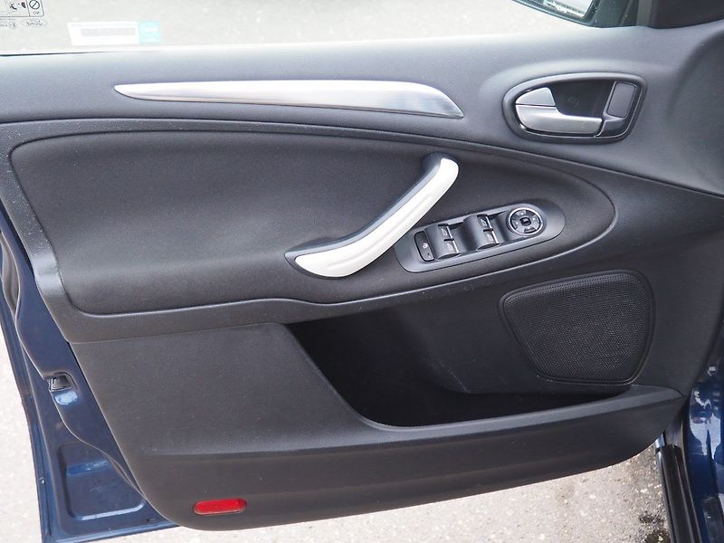 Ford S-MAX (2010) 2.0 TDCI, 120 kW, 7 míst - fotka 9 z 37