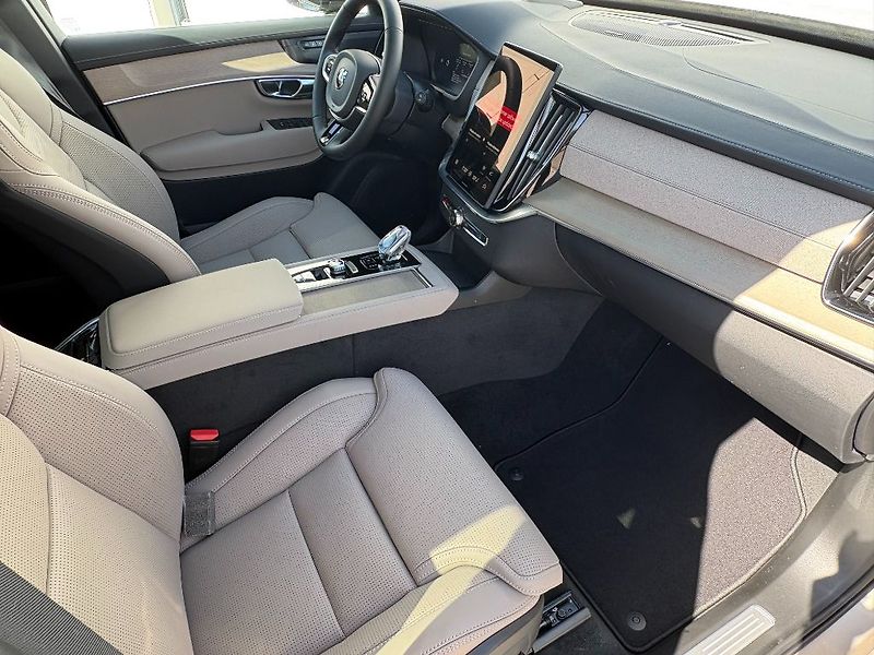 Volvo XC90 Plus Dark T8 299kW - fotka 12 z 25