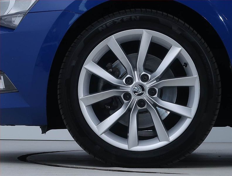 Škoda Superb (2019) 2.0 TDI, Park. senzory - fotka 14 z 16