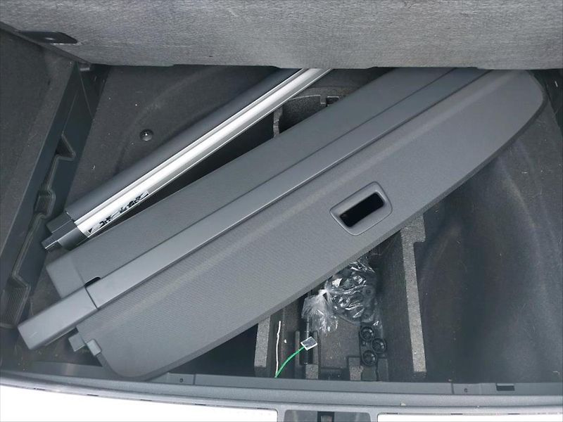 Volkswagen Passat 2,0 TDI PANORAMA,WEBASTO,TAŽNÉ - fotka 9 z 12
