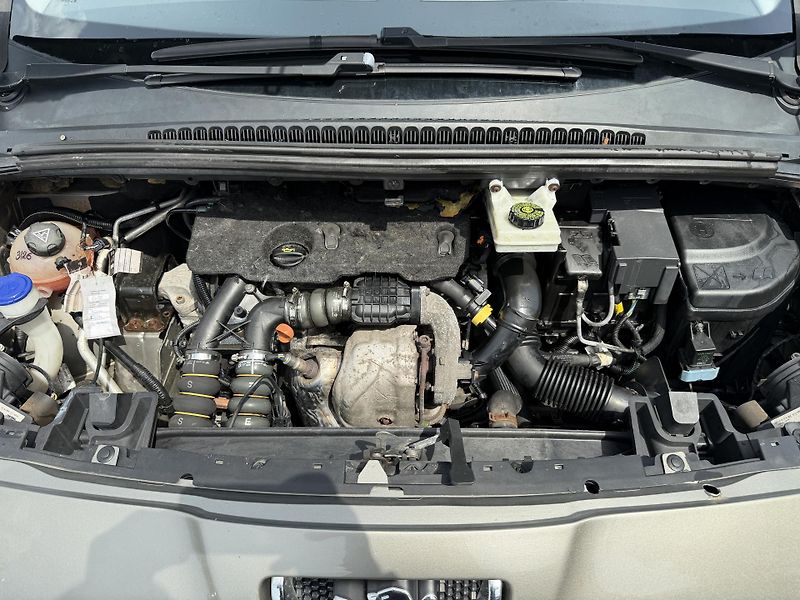 Peugeot 5008 1.6 HDI  - fotka 24 z 26