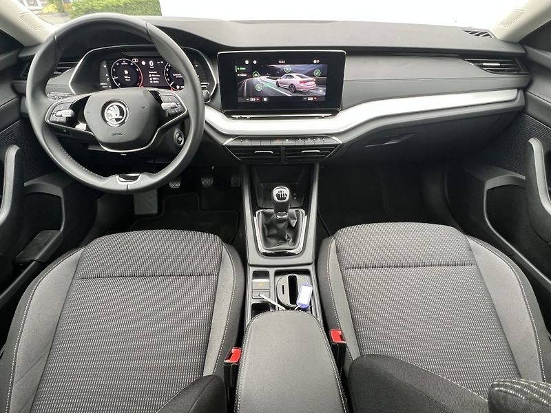 Škoda Octavia Selection 1.5 TSI 110 kW - fotka 6 z 35