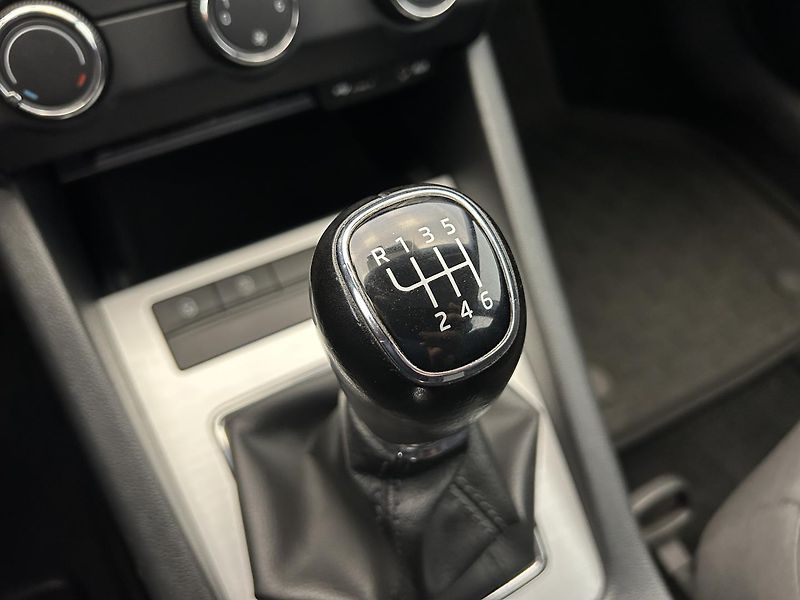Škoda Octavia 1.0 TSI Ambition Plus Extra - fotka 12 z 22