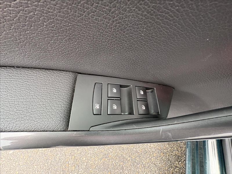 Opel Astra 1,4 iT 103kW,Xenon,Navi,Výhřev - fotka 4 z 32